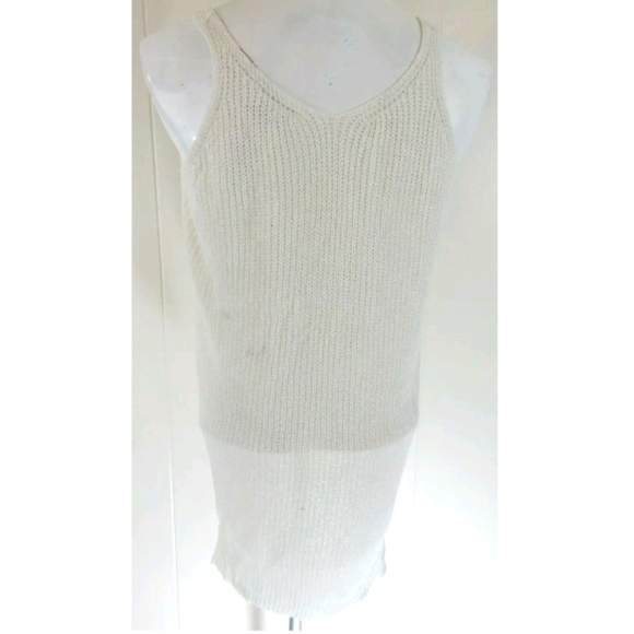 Built by Dreamers V-Neck Tank Top - Picture 3 of 3